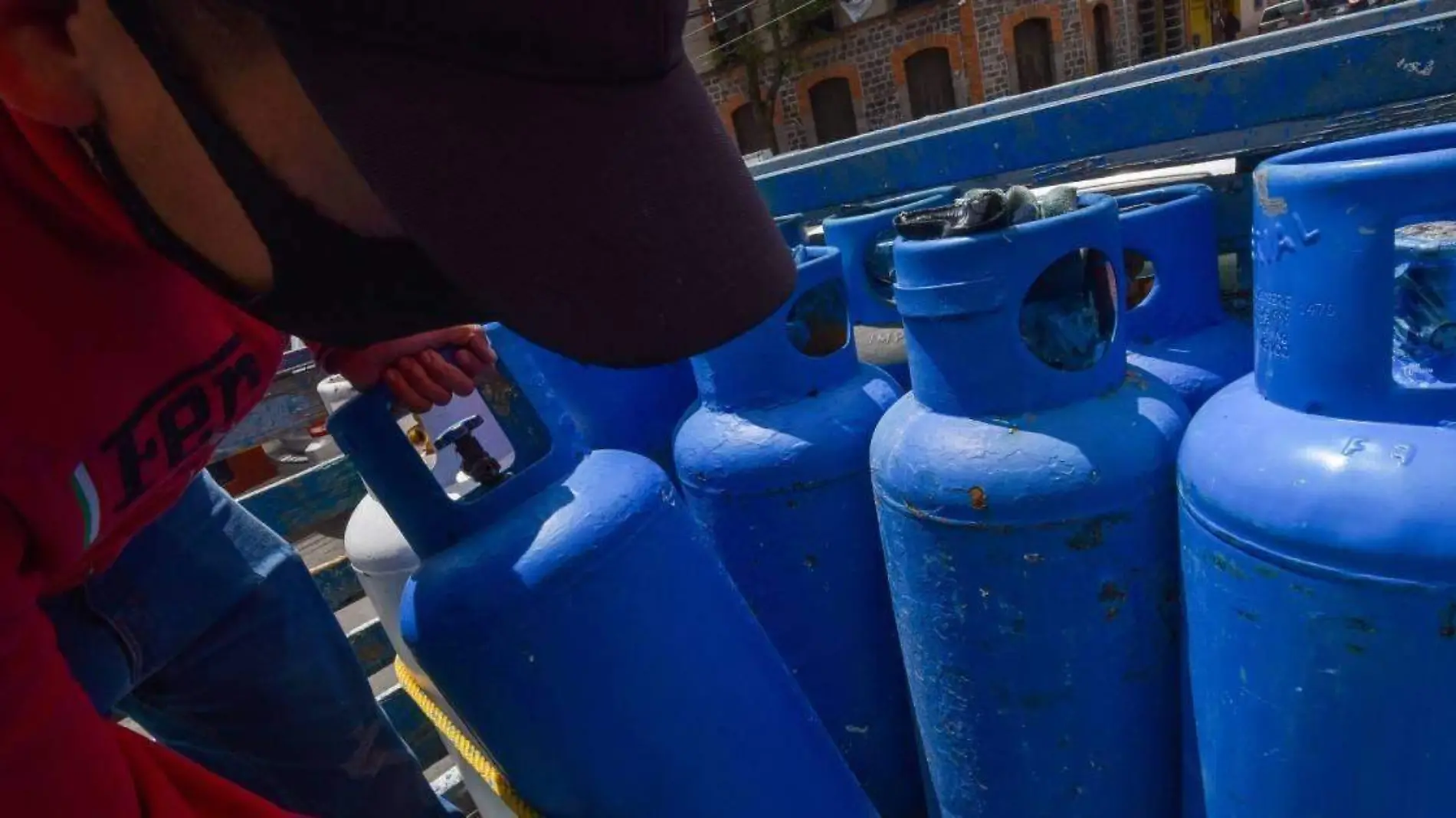 Pese a que la CRE logró disminuir el precio del gas LP en Puebla durante agosto, el costo del combustible sigue siendo más caro que hace un año.